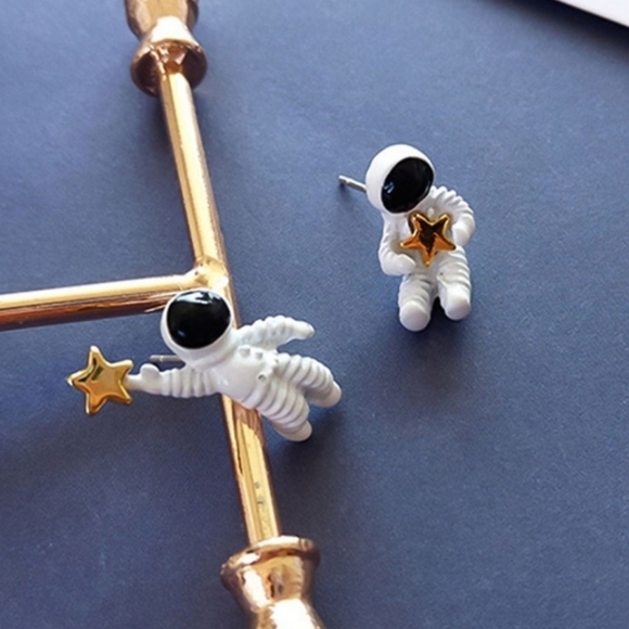 Astronaut Earrings - Picture 4 of 7
